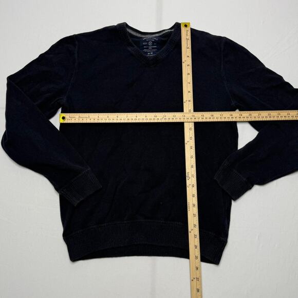 American Eagle Navy V-Neck Knit Sweater Medium Classic Casual Men’s Layering - Picture 4 of 4